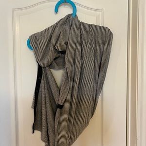 Lululemon - infinity scarf
